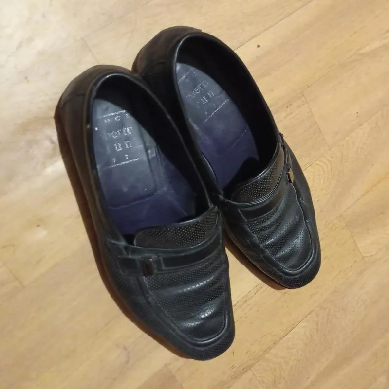 Мужские кожаные черные туфли р.41 длина по стельке 27 см.