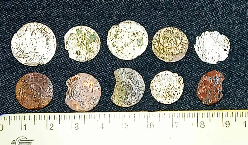 Монети копані — різні