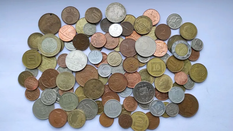 Набор 100 монет Мира