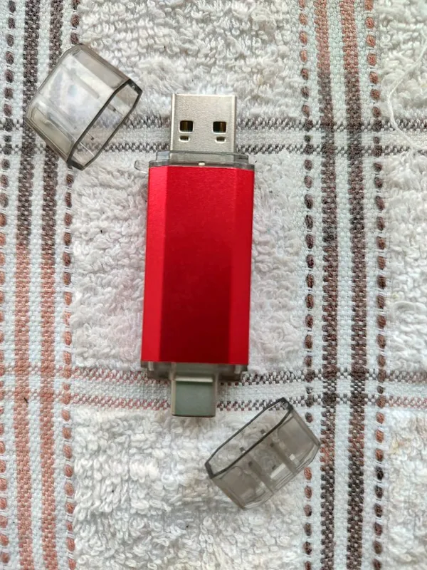 Флешка 2х сторонняя, объем памятиі 64Гб