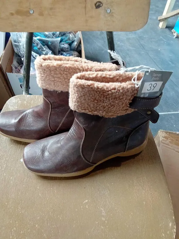 Чоботи жіночі