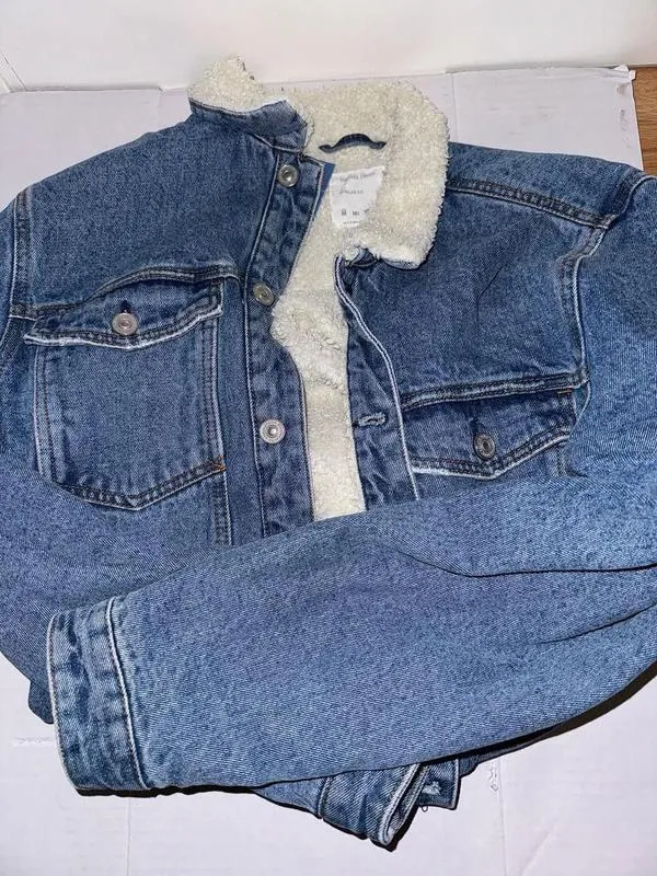 Оригинальная куртка bershka с белым мехом