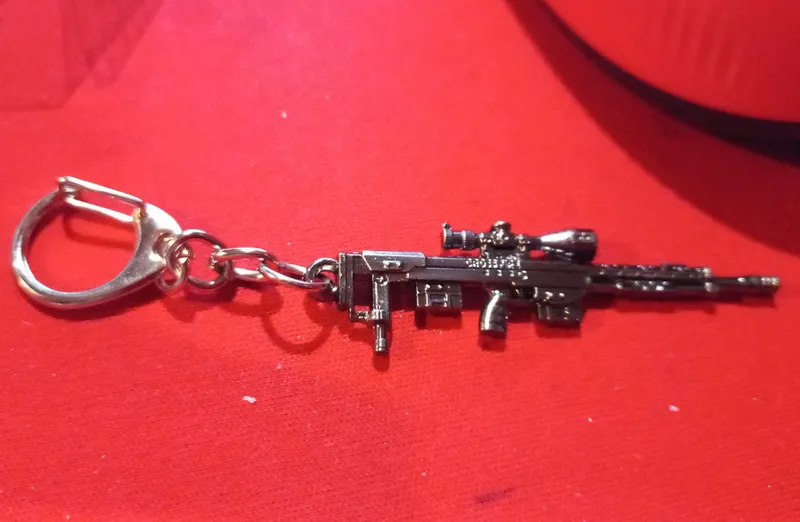 Брелок на ключи темный металл оружие автомат винтовка