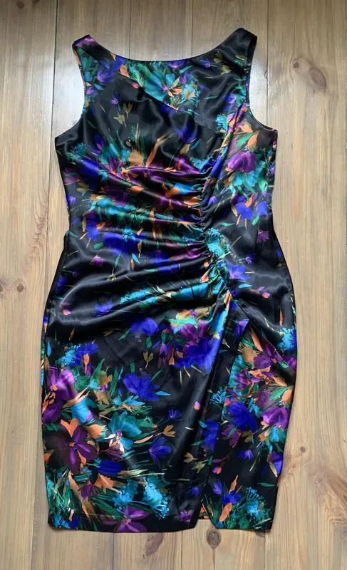 Праздничное коктейльное платье на 48 г.