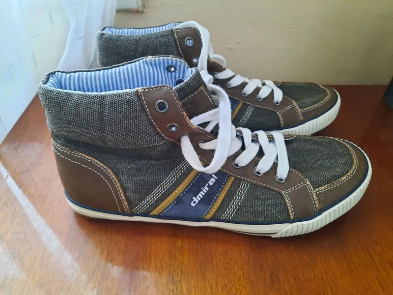 Високі чоловічі кросівки кеди.
 41 розмір ,