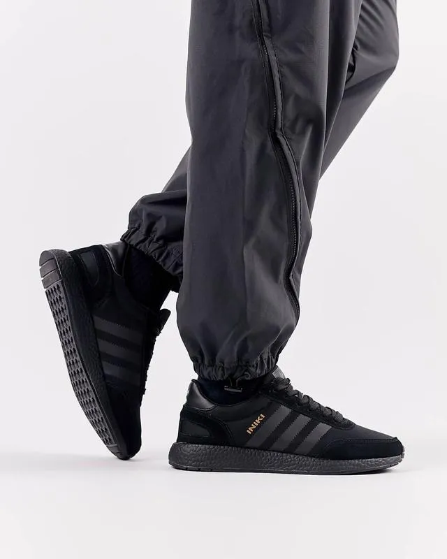 Демисезон adidas originals iniki all black