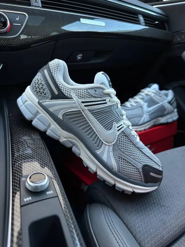 Кроссовки nike air zoom vomero 5