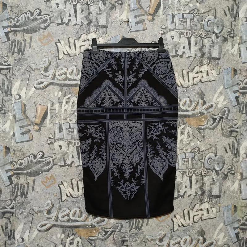 Стретчевая миди юбка-карандаш с узором от boohoo.