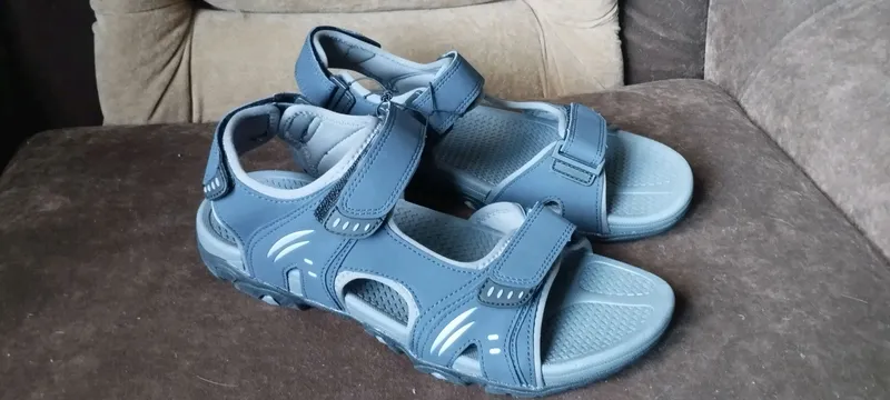Босоножки трекенговые новые.