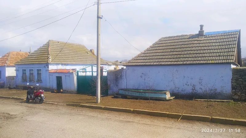 Продам участок со строениями в с. Калиновка Николаевская область.