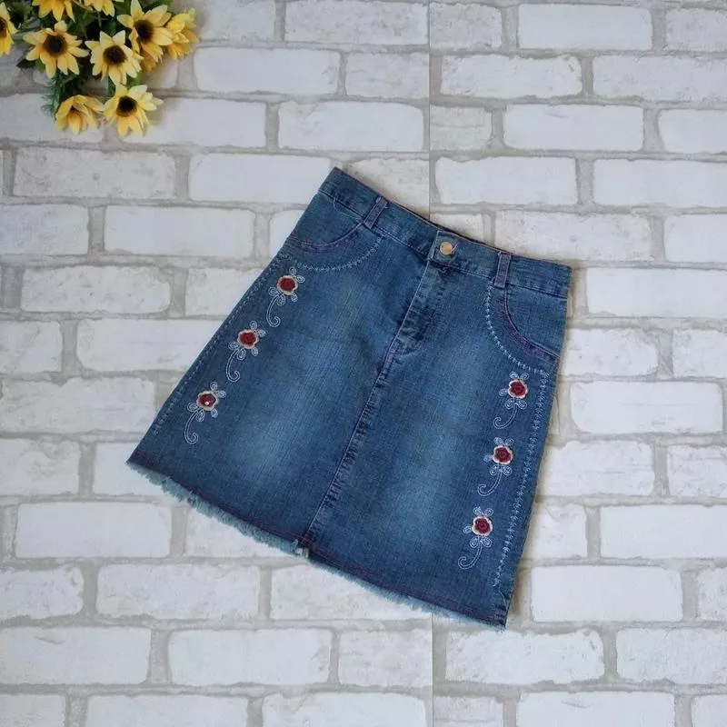 Джинсовая юбка на девочку с вышивкой
