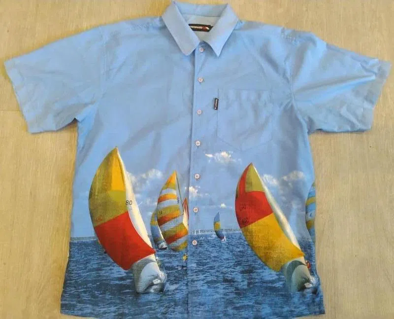 Мужская рубашка trespass размер m/l. голубая принт яхты.