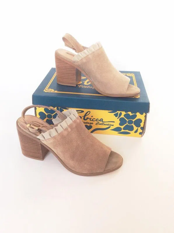 Замшевые босоножки